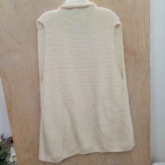 Francesca's Fuzzy cardigan vest - Picture 6 of 7